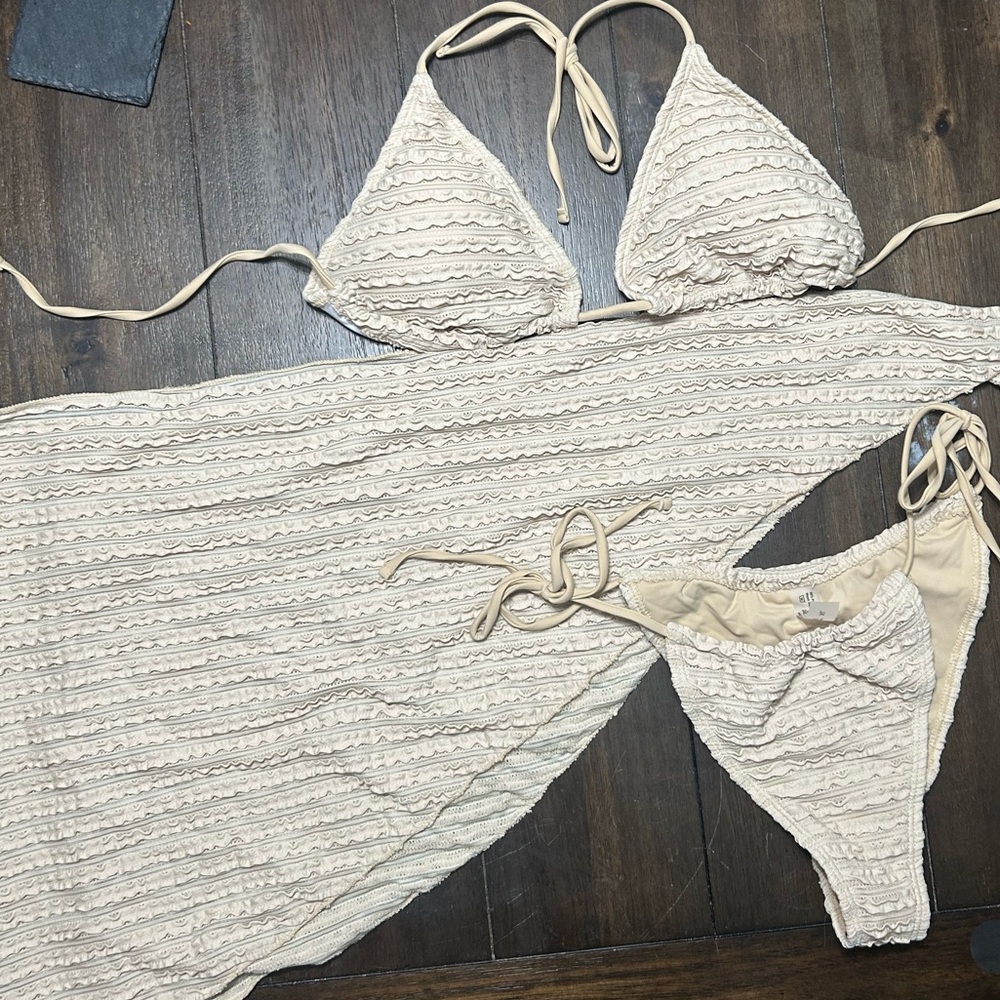 SHEIN Textured Cream Bikini Set - Picture 5 of 8